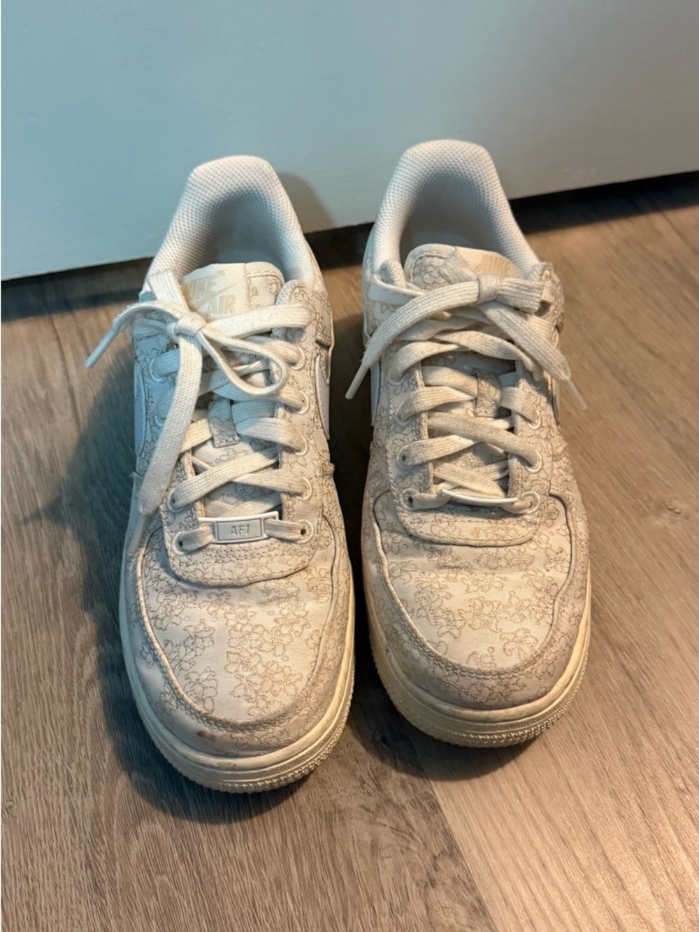 Nike Kids Floral Pattern Low-Top Sneakers in White